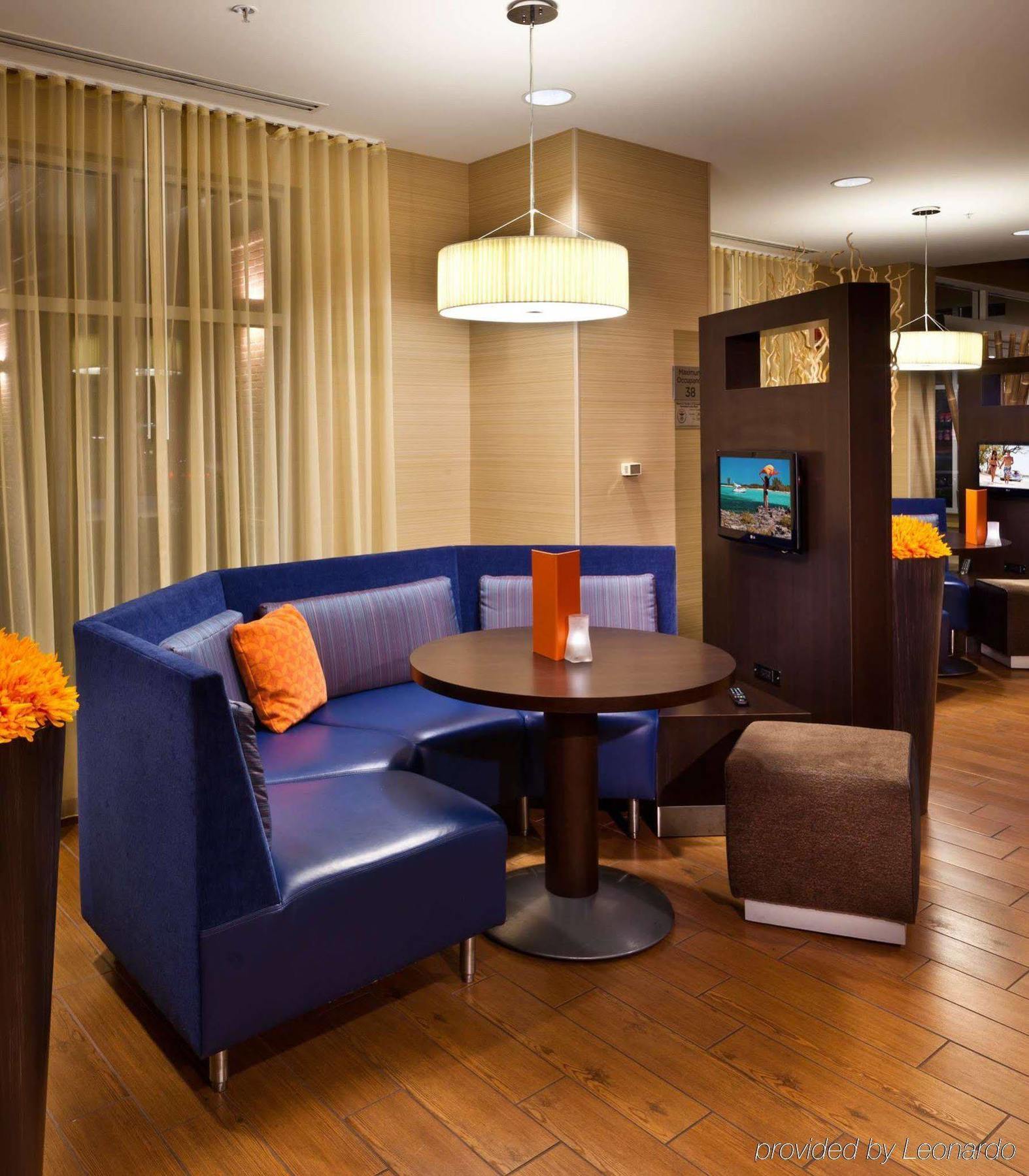 Courtyard Columbus Easton Hotel Restaurant photo
